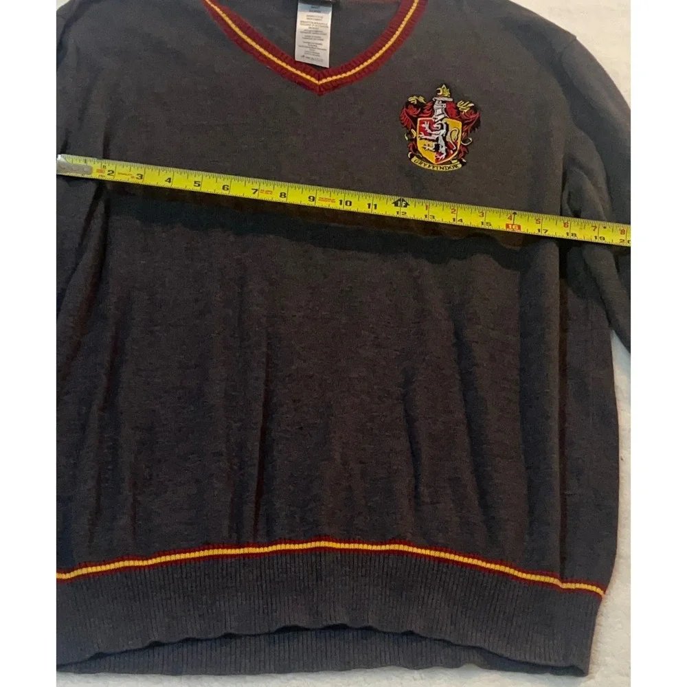 Harry Potter Gryffindor V-Neck Sweater Gray Knit Crest Adult XL DW0597-V1313A